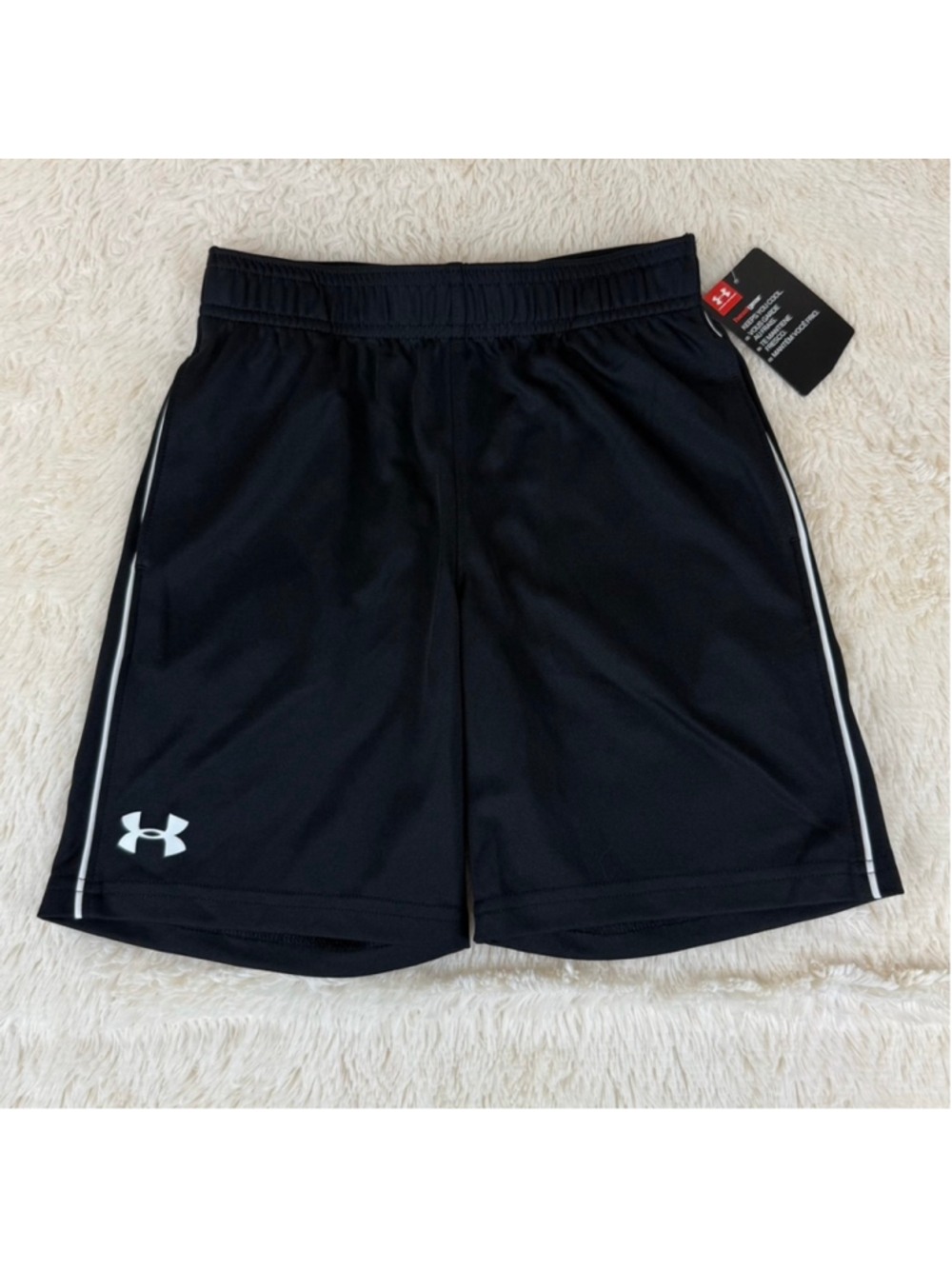 Boys Under Armour black athletic shorts NWT-6